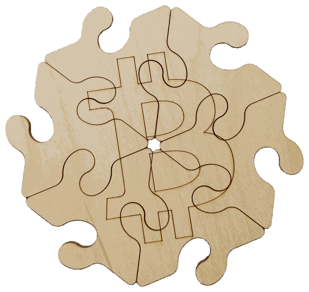 Sechsteiliges Holzpuzzle in Sechseckform mit abgerundeten Ecken; das Bitcoin-Symbol ist als feine Linie über alle sechs Teile hinweg eingraviert.